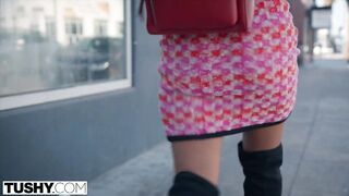 Zoe Bloom élvezi ha popóba döngetik