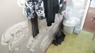 Tini kis csajt a pasija haverja döngeti