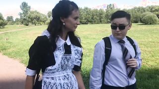 Tapasztalatlan manus hátsó bejáratba dug