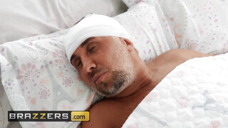 Brazzers - Brooklyn Gray szőrös puncija megdöngetve