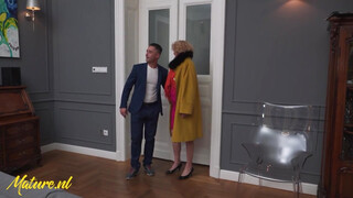 Mature.nl - Öreg háziasszony hátsó bejáratba kefélve