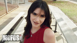 Mofos - Mia Taylor durván popóba dugva