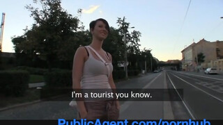 PublicAgent - Rövid hajú csaj kefélni akar