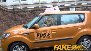 Fake Driving School - nagy mellű barna bige lovagol