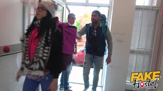 Fake Hostel - Brazil kiscsaj a pasija előtt dug