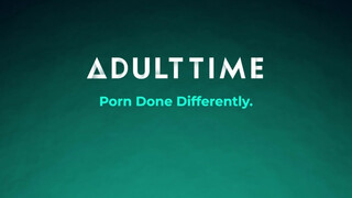 ADULT TIME - kopasz fekete bige kinyalja a csaját