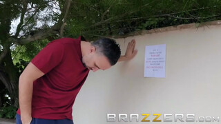 Brazzers - Nina Elle a kurva katona kiscsaj