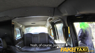Fake Taxi zöld hajú picsa popsikája kúrható