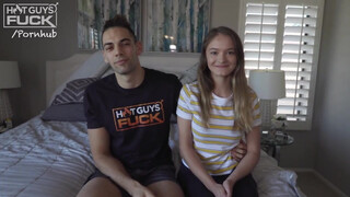 Dögös kicsike 18 éves tini spiné meghágva - Hot Guys Fuck