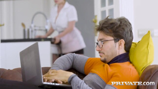 Private-com - Alice Wayne a méretes csöcsű szobalány