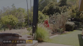 Brazzers - Phoenix Marie hátsója is megdöngetve