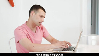 Szomszéd hölgyemény imád lovagolni - TeamSkeet