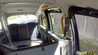 Fake Taxi - Fiatal kiscsaj kúr a taxiban