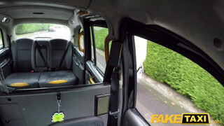 Fake Taxi - Óriás csöcsű milf bekúrva
