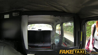 FakeTaxi - Zara DuRose popója megkúrelva