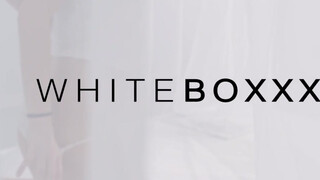 WhiteBoxxx - Zazie Skymm a magyar kisasszony hátsó bejáratba rakva