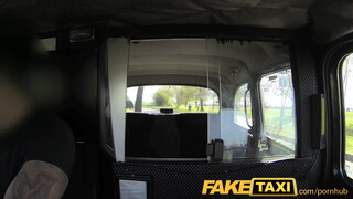 FakeTaxi - ártatlan kicsike tini spiné és a vastag cerka