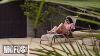 MOFOS - LaSirena69 a méretes cickós latina bige