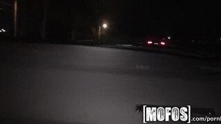 Mofos - Indigo Augustine a méretes csöcsű tini