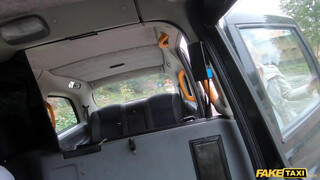 Fake Taxi - Cuki bige kúrni akar a taxiban