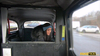 Fake Taxi - Capri Lmonde a fullos barna kisasszony