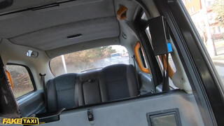 Fake Taxi - Didi Zerati a méretes cickós francia kisasszony
