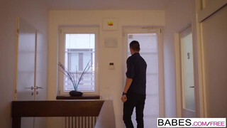 Babes - Paula Shy a hatalmas cickós hölgyemény