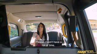 Fake Taxi - Megan Fiore a szexi méretes cickós kiscsaj