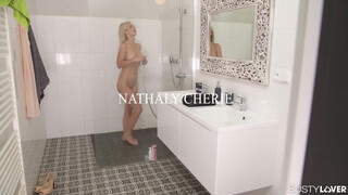 Nathaly Cherie picsája és segglyuka is megrakva