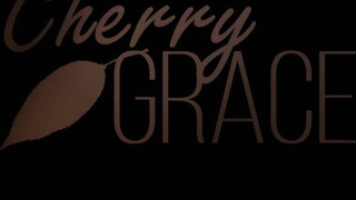 Cherry Grace a formás seggű hölgyemény
