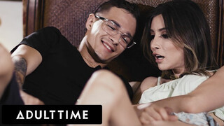 ADULT TIME - Bombázó transzvesztita szobatárs