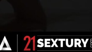 21 SEXTURY - Cherry Kiss seggét a masszőr megdugja