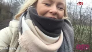 Forró tini kisasszony kerékpáron dörzsöli szaftos puncáját