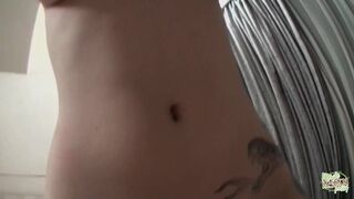 Ázsiai méretes cickós milf cumizása pov nézőpontból