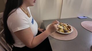 Dögös 20 éves csajszi megbassza magát az legelső randin